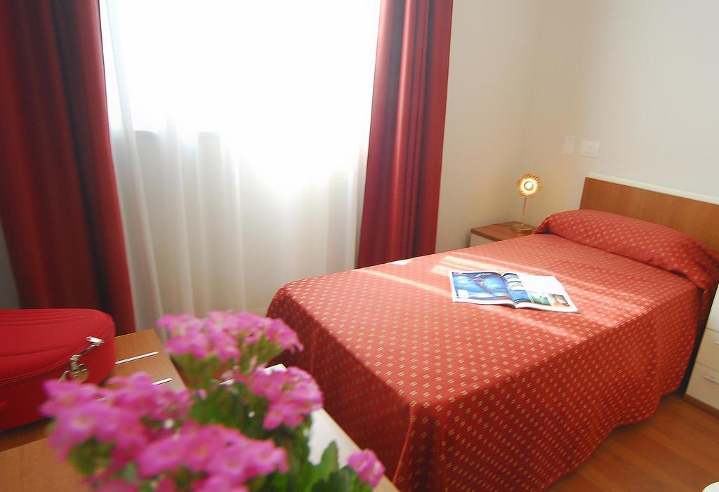 Camere Delfini ปัลมาโนวา ภายนอก รูปภาพ